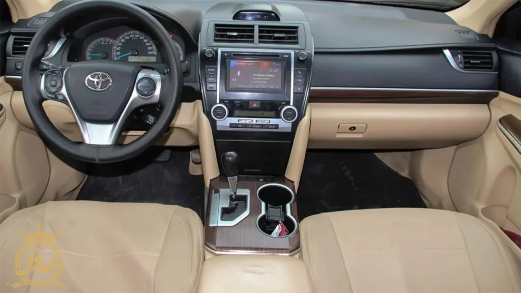 بررسی طراحی داخلی تویوتا کمری GLX