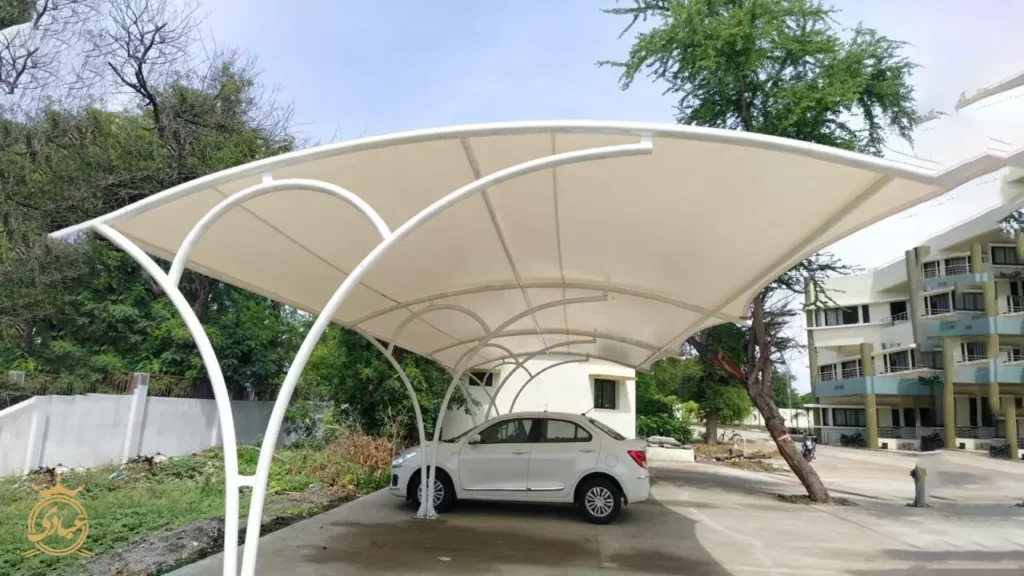 محیط‌های شهری روزهای 40 درجه و گاها 50 درجه را در فصل تابستان تجربه می‌کنند. در چنین شرایطی کمتر کسی بدون خودرو شخصی به خیابان می‌آید. ازدحام ماشین‌ها یعنی کمبود جای پارک و کمبود جای پارک نیز به معنی پارک خودرو در معرض تابش مستقیم آفتاب است.